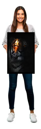 Marco decorativo para Tumblr con fondo negro, animales tigre