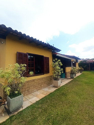 Ótima Casa Completa, Arejada Em Local Privilegiado.