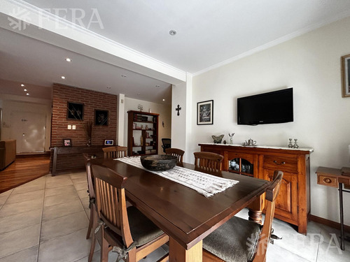 Venta Casa De 5 Ambientes Con Patio Y Cochera En Wilde