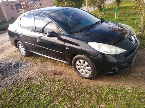 Imagem 2 de 9 de Peugeot 207 Passion 2011 1.4 Xr Sport Flex 4p