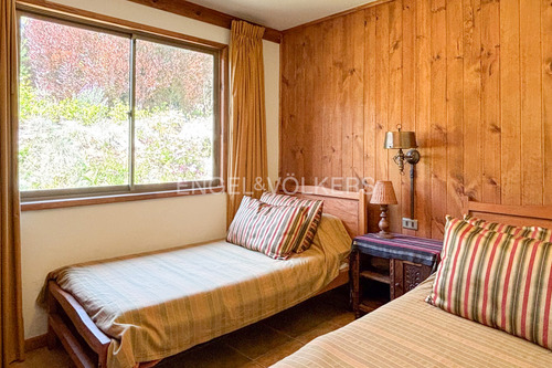 Venta Linda Y Cálida Casa En Condomimo Maitencillo