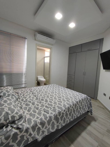 Imagen 11 de 12 de Apartamento En Res. Bárbara Palace. Foa-2156