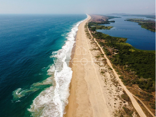 Imagen 2 de 22 de Terreno Frente A Playa De Acapulco, Guerrero