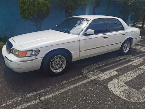 Ford Grand Marquis Piel