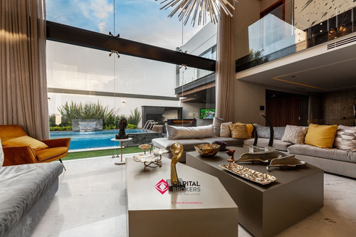 Casa De Lujo Con Alberca En Venta En Villa Verona