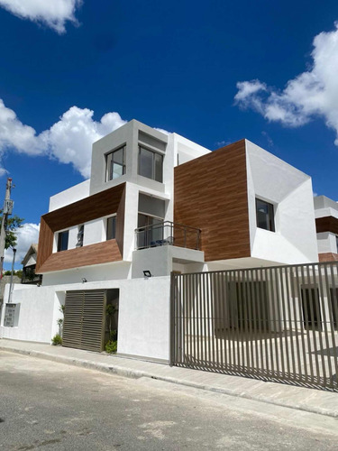 Venta De Casa En La Autopista De San Isidro Prado Oriental