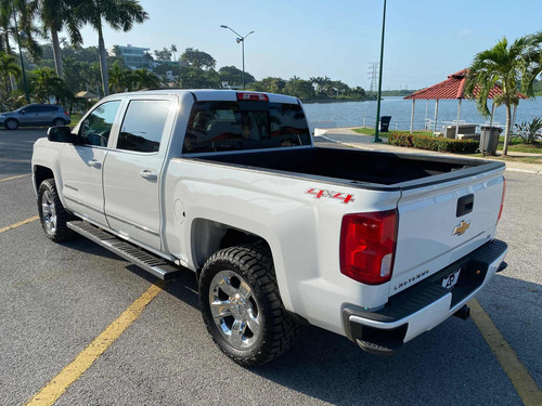 Imagen 7 de 15 de Chevrolet Cheyenne 2017 5.4 2500 Doble Cab Ltz 4x4 At