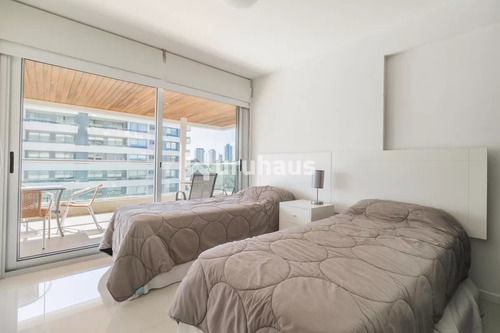 Venta Apartamento Dos Dormitorios Punta Del Este Edificio Icon Brava