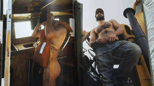 Livro Larrikin Lads De Paul Freeman Assinado - Contém Nu