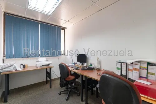 Se Traspasa Exitoso Fondo De Comercio, En Los Palos Grandes. 25-16144