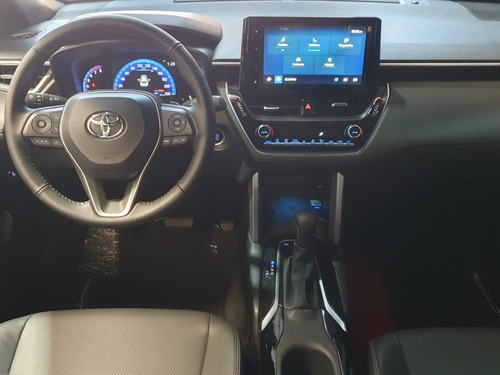 Imagen 8 de 15 de Toyota Corolla Cross Sedan