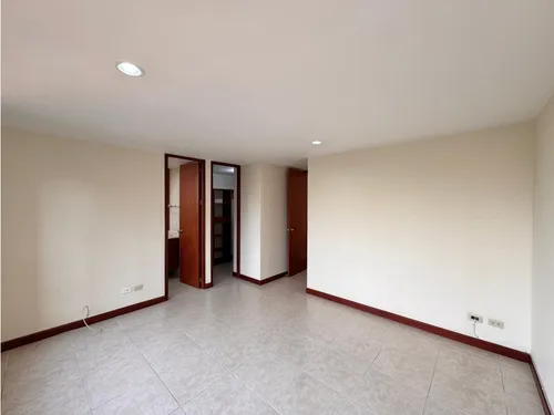 Apartamento En Venta Con Espacios Amplios Poblado (loma De Los Parras)