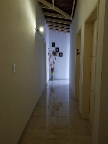 Imagen 10 de 17 de Se Vende Excelente Villa Totalmente Remodelada Tapas 04243564365
