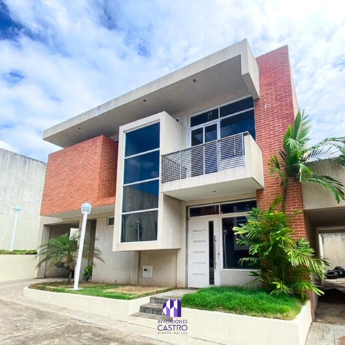 En Venta Excelente Townhouse En Obra Gris. Ideal Para Quienes Buscan Un Espacio Personalizable. Ubicado En El Conj. Resd. Prada Park. Puerto Ordaz, Edo. Bolivar