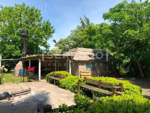 Venta Casa Parada Robles. 2 Dormitorios Pileta Lote 2.000 M2.