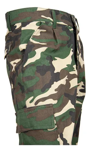 Pantalón de gabardina con bolsillo camuflado al costado sale