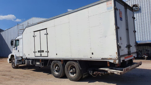 Imagen 2 de 5 de Mercedes Benz 1620 6x2 Balancin