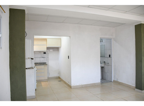 Local Comercia - 130m2 - Sobre Avenida Principal - Alvarez
