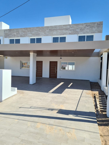 Imagen 2 de 7 de Duplex En Manantiales Enorme Calidad Premium