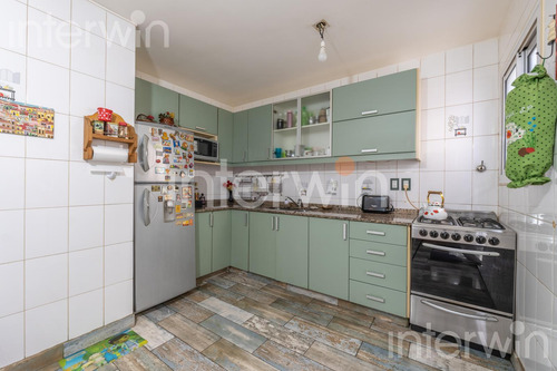 Departamento De 4 Ambientes Con Balcón En Balvanera - Venta.