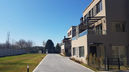 Imagen 3 de 14 de Duplex En Venta En Complejo Green Village-villa Rosa, Pilar