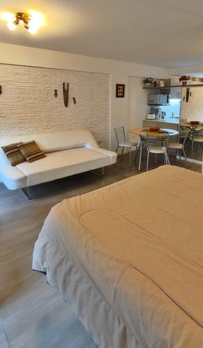 Hermoso Monoambiente Con Cochera Cubierta, Se Vende Equipado