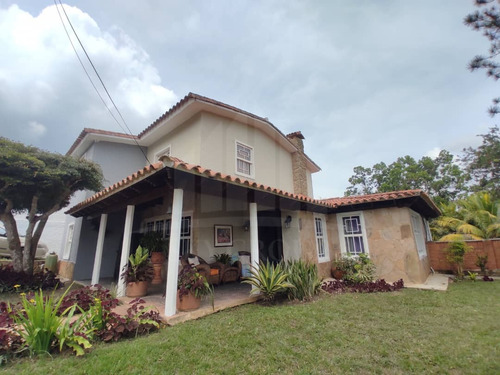 Casa En La Entrada Naguanagua. Conjunto Residencial Altamira     Lemc-579