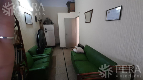 Venta De Casa Con Cochera, Consultorio Y Local En Sarandi (27587)
