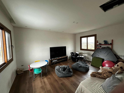 Casa En Venta - 5 Dormitorios 6 Baños - Escobar
