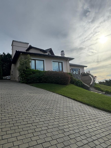 Casa En Venta - 3 Dormitorios 3 Baños - Tandil