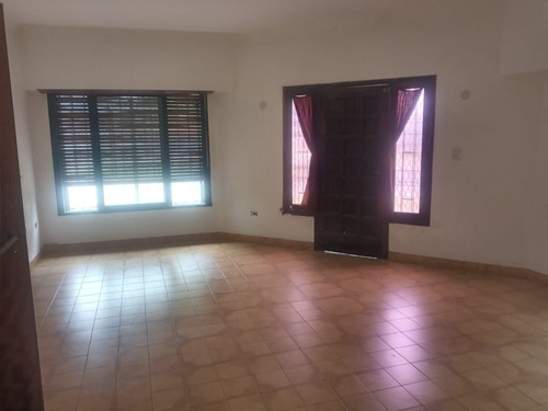 Casa En Venta En Burzaco