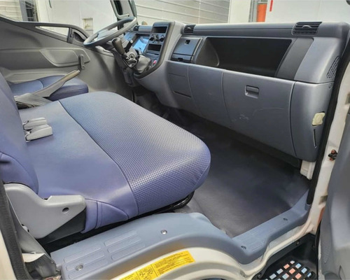 Imagen 3 de 10 de Mitsubishi Canter