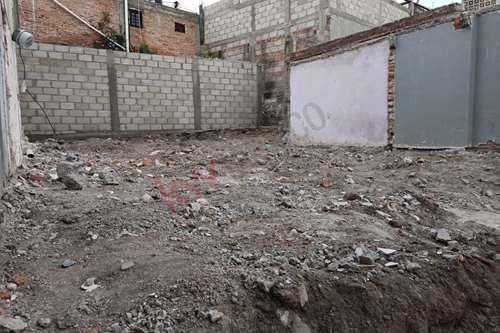 Imagen 8 de 12 de Frente A Escuela Fuentes Y Bravo. Colonia Madero. Centro De Pachuca.