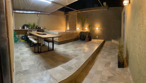 Casa En Córdoba · 3 Departamentos · Cerca De La Utn · Cochera · Pileta · Amoblado · Reciclado · Excelente Inversión