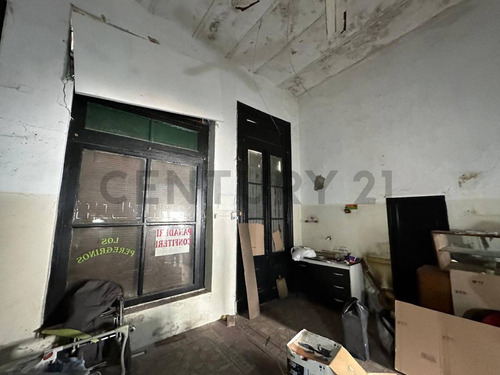 Casa A Reciclar Con Amplio Terreno Y Tinglado En El Fondo