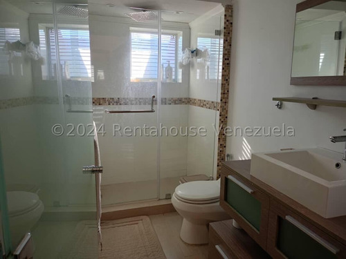 Townhouse En Alquiler, Urb. Lomas De La Trinidad