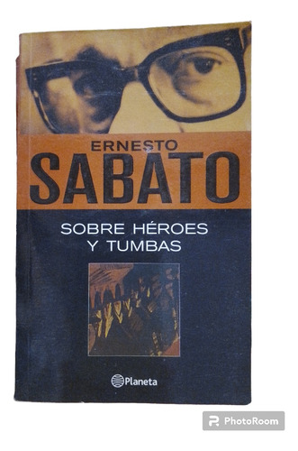 Libro Sobre Héroes Y Tumbas