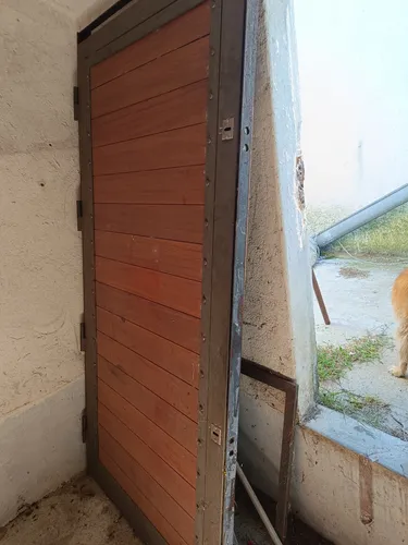 Puerta Hierro Y Madera. Doble Cerradura Marrón Claro