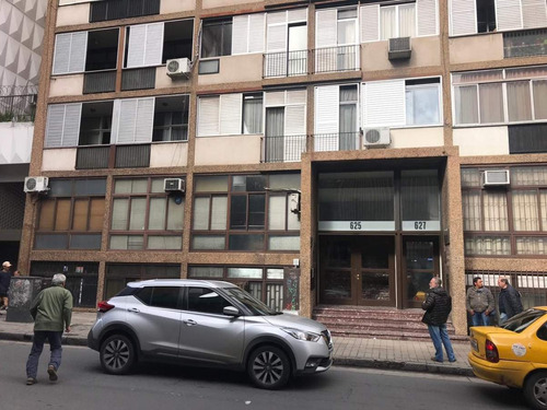 Imagen 1 de 4 de Plaza De La Intendencia A Pocos Metros