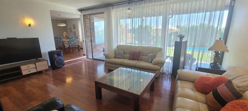 Casa En Venta De 6 Dorm. Colegio Dunalastair Peñalolen