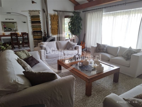 Casa En Venta De 6 Dorm. En La Reina