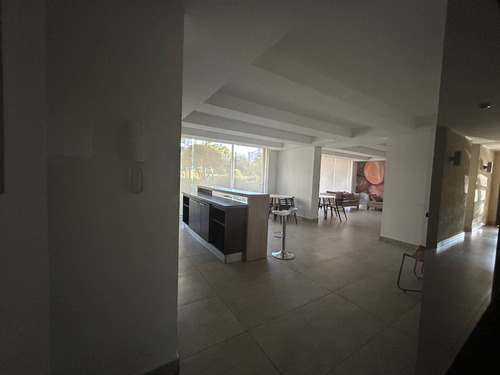 Metro Departamental- Primera Av. 1336; 2d+1b+1est+bod; Codjc