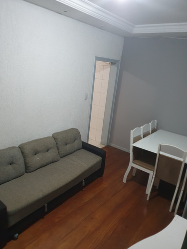 Aluga-se Quarto Grade Com Pia E Banheiro