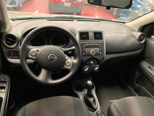Imagen 8 de 13 de Nissan Versa 1.6 Advance Std 5 Vel Ac 2013