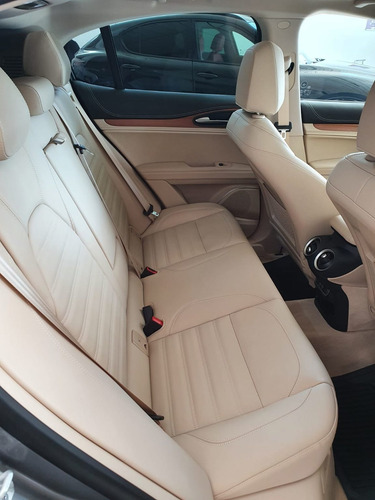 Imagen 10 de 12 de Alfa Romeo Stelvio 2021 Lusso