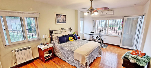 Imagen 20 de 30 de Chalet 7 Ambientes En Venta - Mart.-vias/santa Fe.-