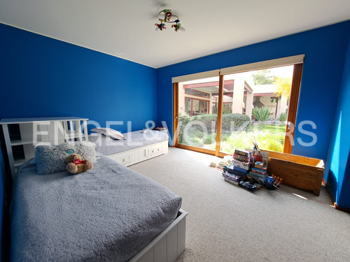 Hacienda, Borde Cancha. Excelente Casa En Venta