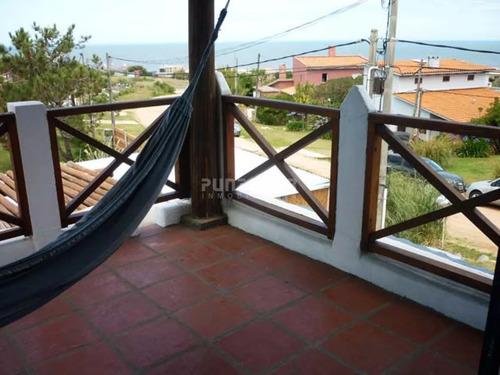 Divina Casa De 4 Dormitorios A Metros De Playa El Chorro