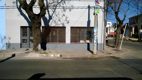 Local Céntrico Y Muy Transitado, Pasaje De Ómnibus