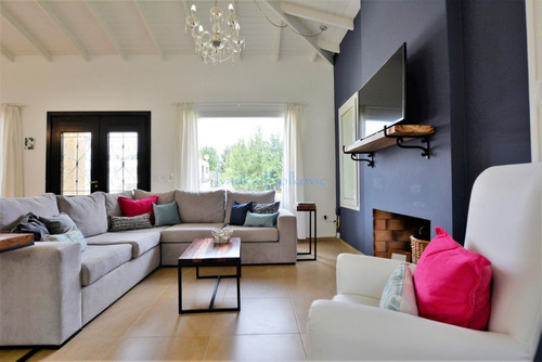 Venta Casa Ideal Para Disfrutar Rodeada De Pinos Con Piscina